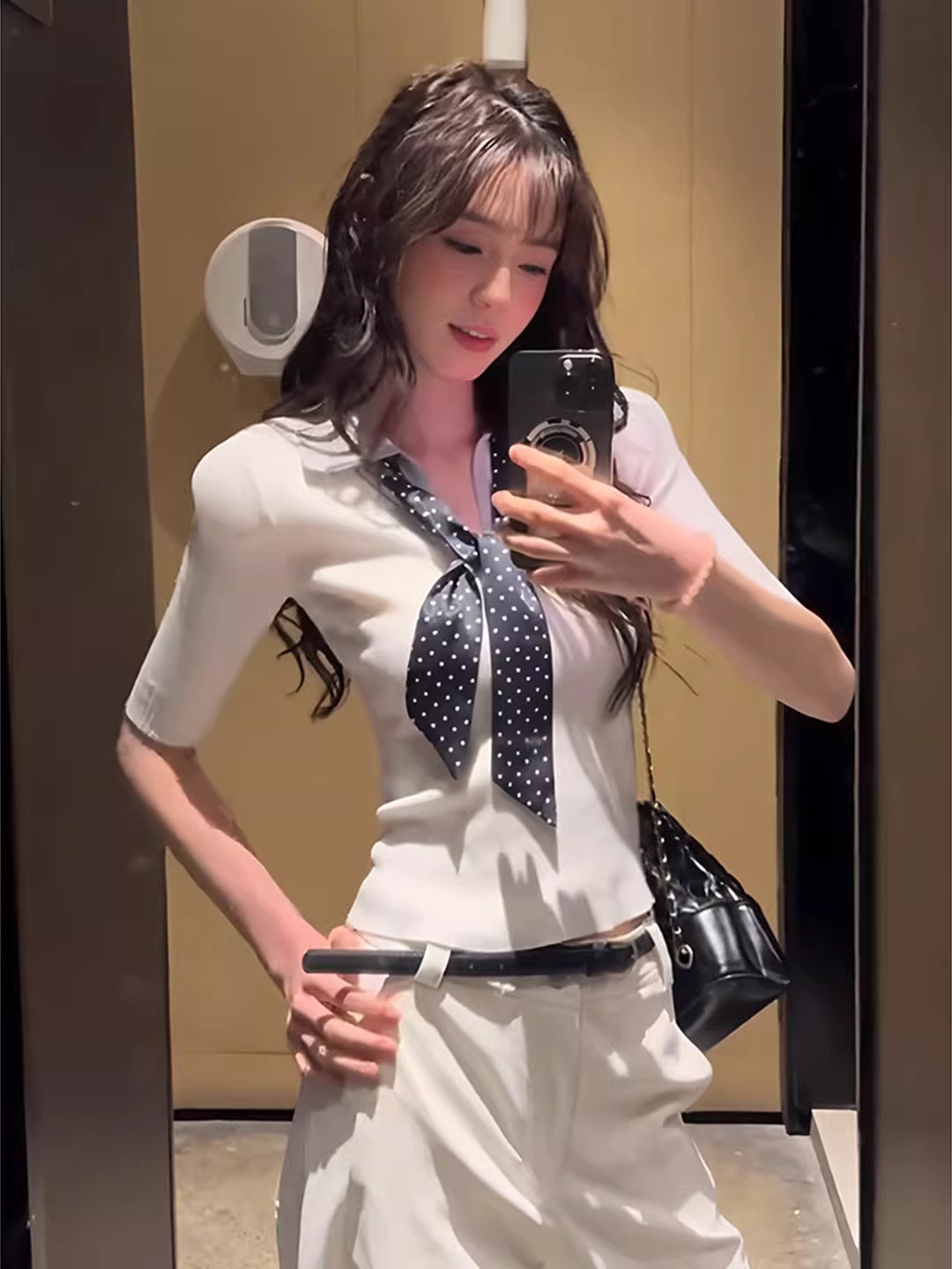 한 부서 레트로 배색 폴로 칼라 페이크 레이어드 중간 소매 니트 스웨터 여성 여름 몸매 가꾸기 슬림해 보이는 작은 대중 아름다운 핫걸 맨위