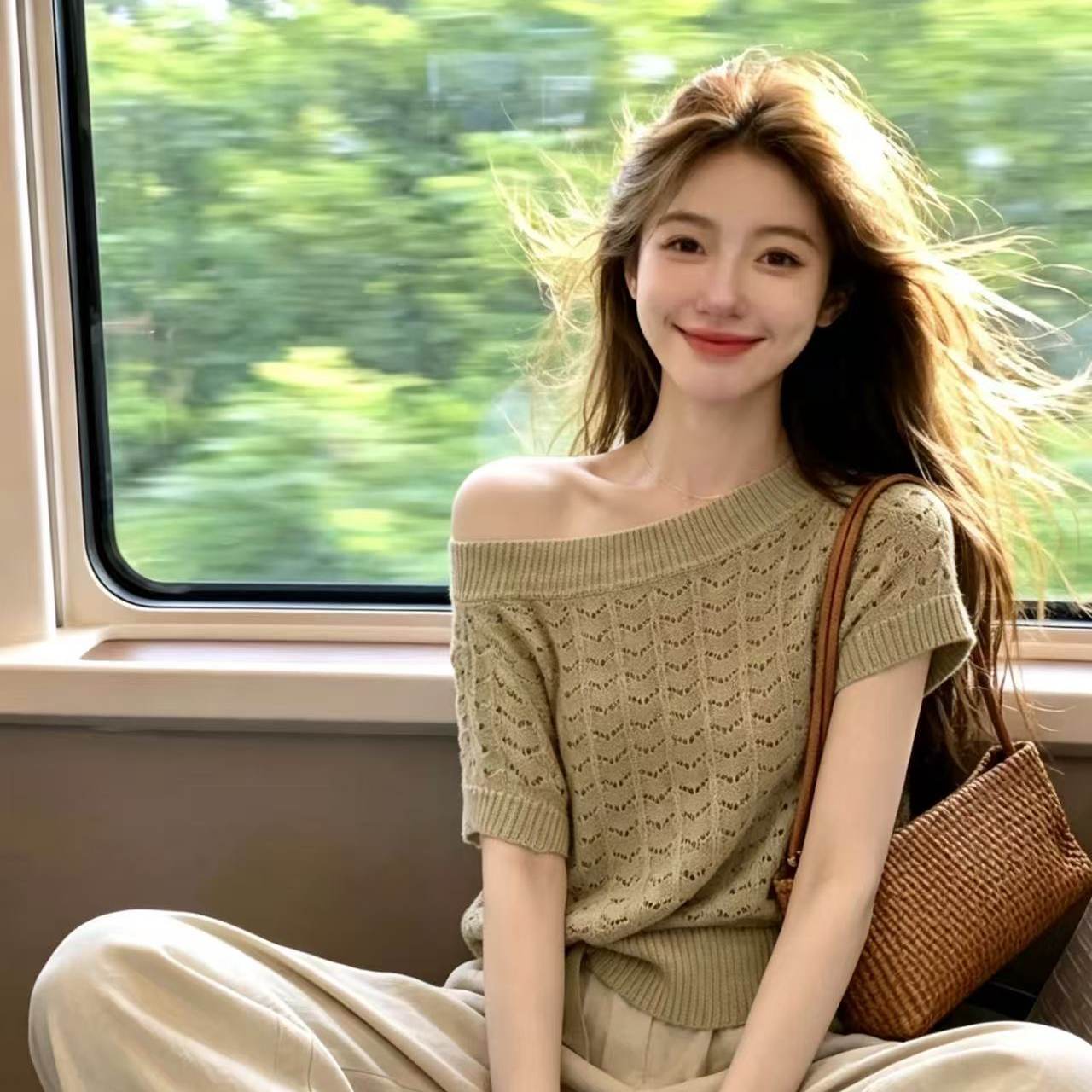 비스듬한 어깨 홀로우 아웃 니트 스웨터 여성 봄 새로운 디자인 센스 부드러운 레이스업 허리 수축 품격 맨위