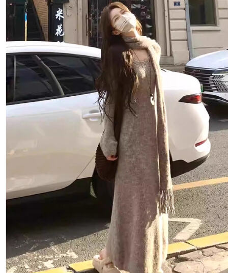 부드러운 바람 스카프 행침 목 u 칼라 니트 여성 드레스 가을 겨울 새로운 분위기 센스 몸매 가꾸기 슬림해 보이는 무릎 아래 롱 스커트