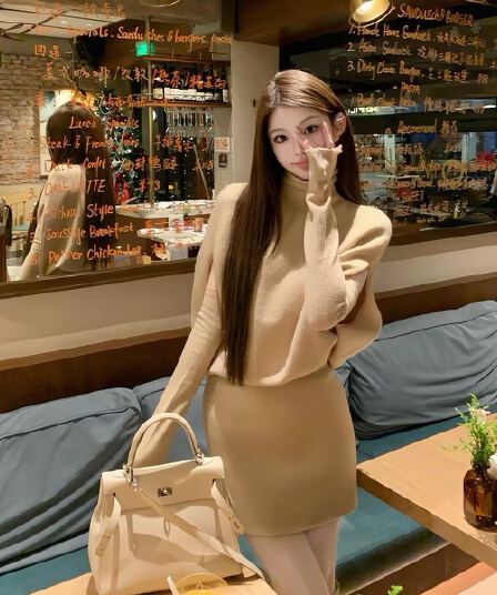 브라운 반하이넥 긴팔 드레스 여성 겨울 레트로 몸매 가꾸기 슬림해 보이는 미니 스커트