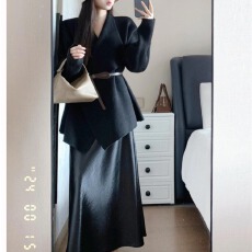 批发高级赫本风套装女新款缎面半身裙一整套ootd穿搭气质翻领黑色外套