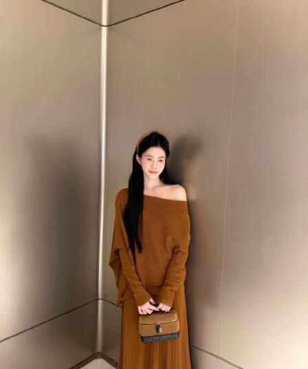 가을 고급 디자인 센스 슬림해 보이는 망토 숄 페이크 레이어드 니트 세트