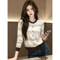 时尚条纹长袖针织开衫秋装女款2026新款休闲外套超好看设计感上衣
