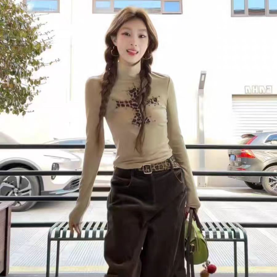 사람들 면 잡아라. 털 핫걸 레오파드 무늬 십자가 몸매 가꾸기 다용도 만나는 맨위