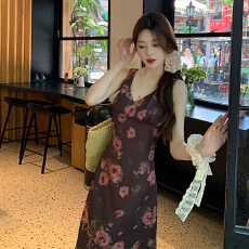 批发法式玫瑰碎花v领<b class='q'>连衣</b>裙子夏季女 新款高级显瘦气质裙子