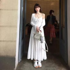 批发白色<b class='q'>蕾丝</b>吊带碎花<b class='q'>连衣裙</b>女夏 春季新款法式气质绝美度假风长裙