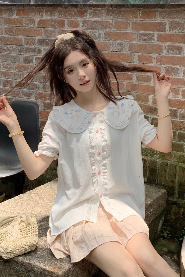 달콤함 귀여운 만화 자수 베이비 칼라 여성 셔츠 여름 다용도 디자인 센스 Chic 거품 소매 맨위