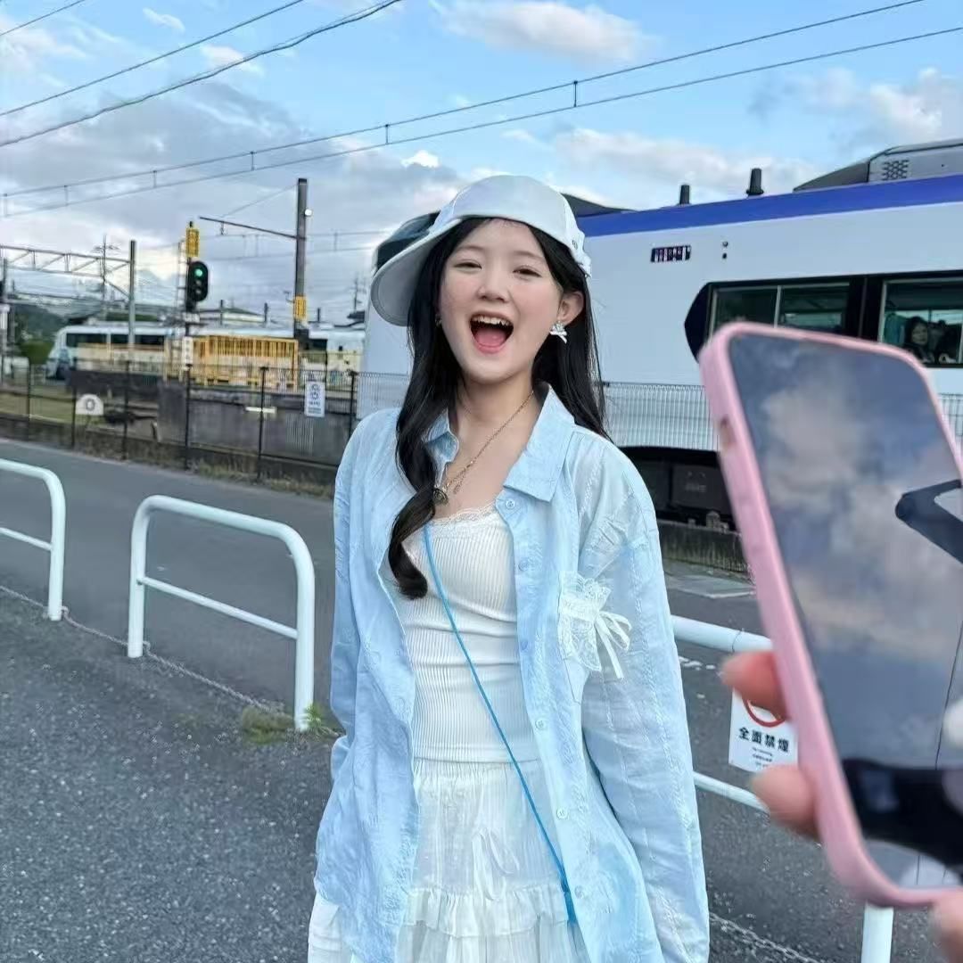 디자인 레이스 조각 셔츠 긴팔 여름 새로운 얇은 스타일 루즈핏 셔츠 자외선 차단 맨위 여성 재킷
