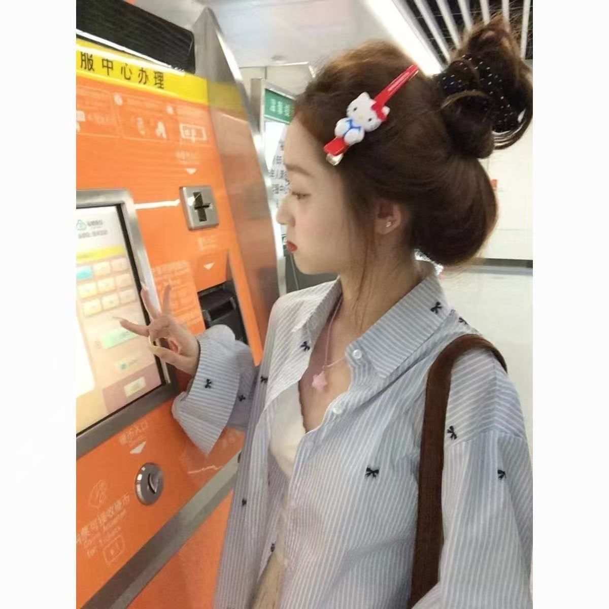 나비 매듭 연령 감소 스트라이프 여성 셔츠 디자인 센스 한 부서 루즈핏 캐주얼 셔츠 긴팔 자외선 차단 맨위 재킷 트렌디