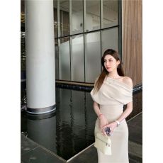 批发露肩连衣<b class='q'>裙</b>女春夏收腰显瘦气质褶皱<b class='q'>裙</b>子法式一字肩性感<b class='q'>小礼服</b>长<b class='q'>裙</b>
