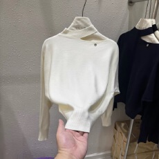 批发2025秋冬新款设计感<b class='q'>镂空</b>露肩设计感气质软糯打底针织<b class='q'>衫</b>女内搭上衣