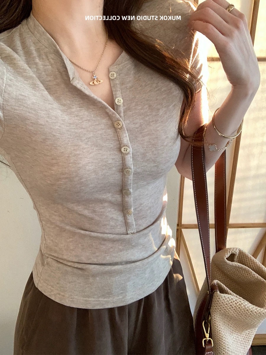 한 부서 오트밀 색상 헨리 셔츠 반 개방 칼라 라이 경기 서울 가면 반팔 티셔츠 여성 여름 얇은 스타일 몸매 가꾸기 허리 수축 맨위