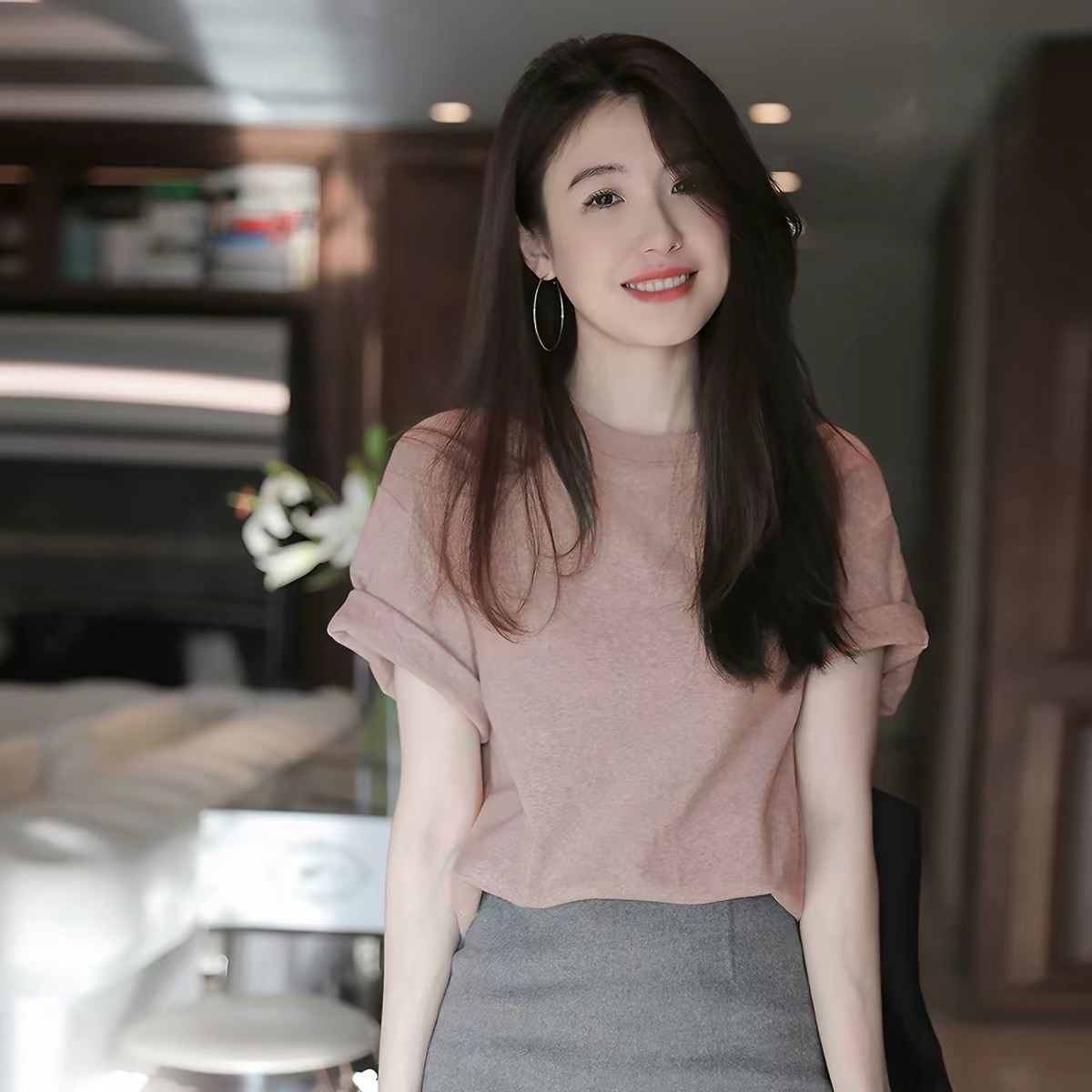 쇼트 스타일 맨위 여성 티셔츠 순면 라운드 넥 반팔 단색 다용도 품격 동정 루즈핏 슬림해 보이는 여름 여성 의류