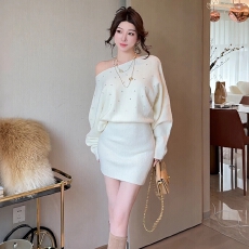 批发小香风烫钻针织<b class='q'>连衣裙</b>女秋冬纯欲性感一字肩包臀裙<b class='q'>蝙蝠</b>袖毛衣裙子