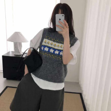 批发ins风小清新刺绣童趣毛衣背心马甲套头拼色