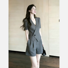 批发收腰条纹外套短裤两件套<b class='q'>夏</b>季搭配一整套大码高级感职业气质套装女