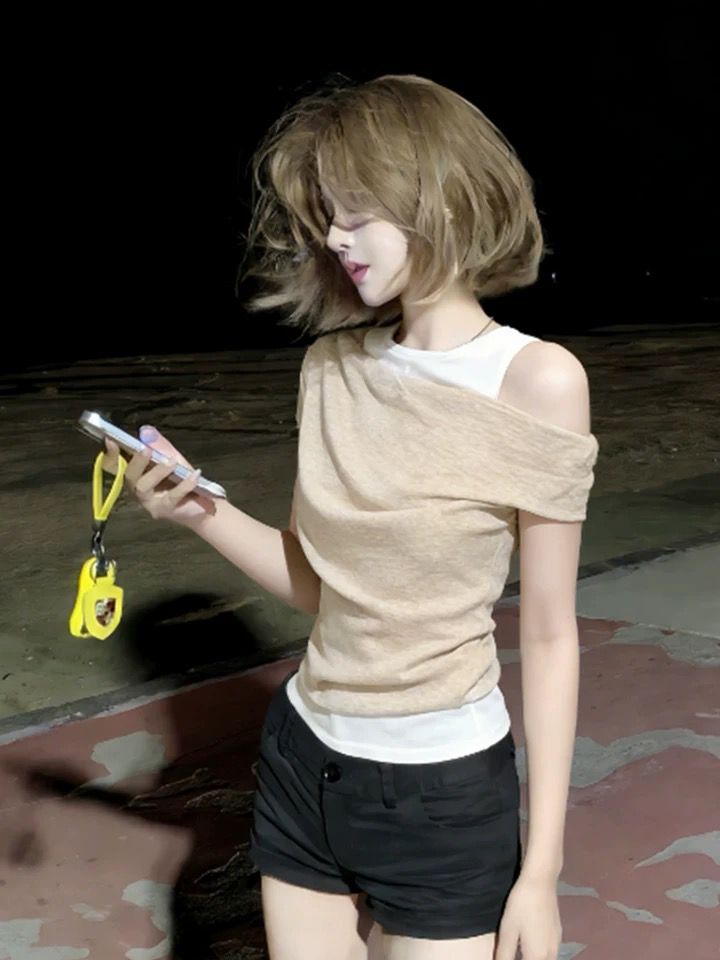 반팔 티셔츠 2026 새로운 Z아 어깨 페이크 레이어드 빛 요리 한 작은 대중 아니요 명중 섹션 핫걸 오프숄더 맨위