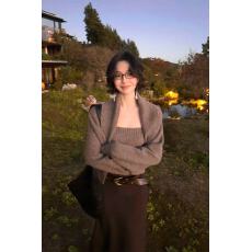 批发羊驼羊毛混纺针织开衫/<b class='q'>裹</b><b class='q'>胸</b>自配官搭