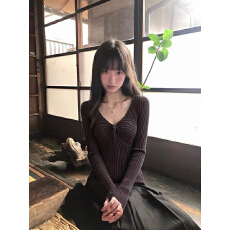 批发美拉德穿搭V领扭结坑条针织衫女修身显瘦长袖打底衫上衣