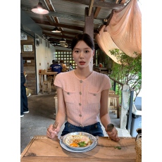 批发【韩剧女主】韩系法式圆领钻饰扣修身显瘦小香风毛织上衣