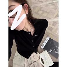 批发黑色高级感短款针织开衫<b class='q'>外套</b>女秋冬时尚气质圆领上衣