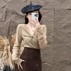 批发港版复古风V领长袖T恤女2026秋季新款设计感打底衫<b class='q'>上衣</b>时髦穿搭潮