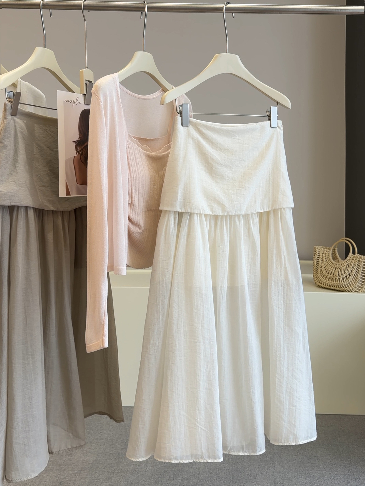 한 부서 이중층 망사 반신 스커트 여성 2026 여름 하이웨이스트 디자인 센스 도루 센스 품격 얇은 스타일 한 마디 중간 길이 스커트