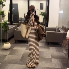 批发撞色条纹<b class='q'>V领</b>长袖打底针织<b class='q'>连衣裙</b>女秋冬配大衣修身包臀气质长裙子
