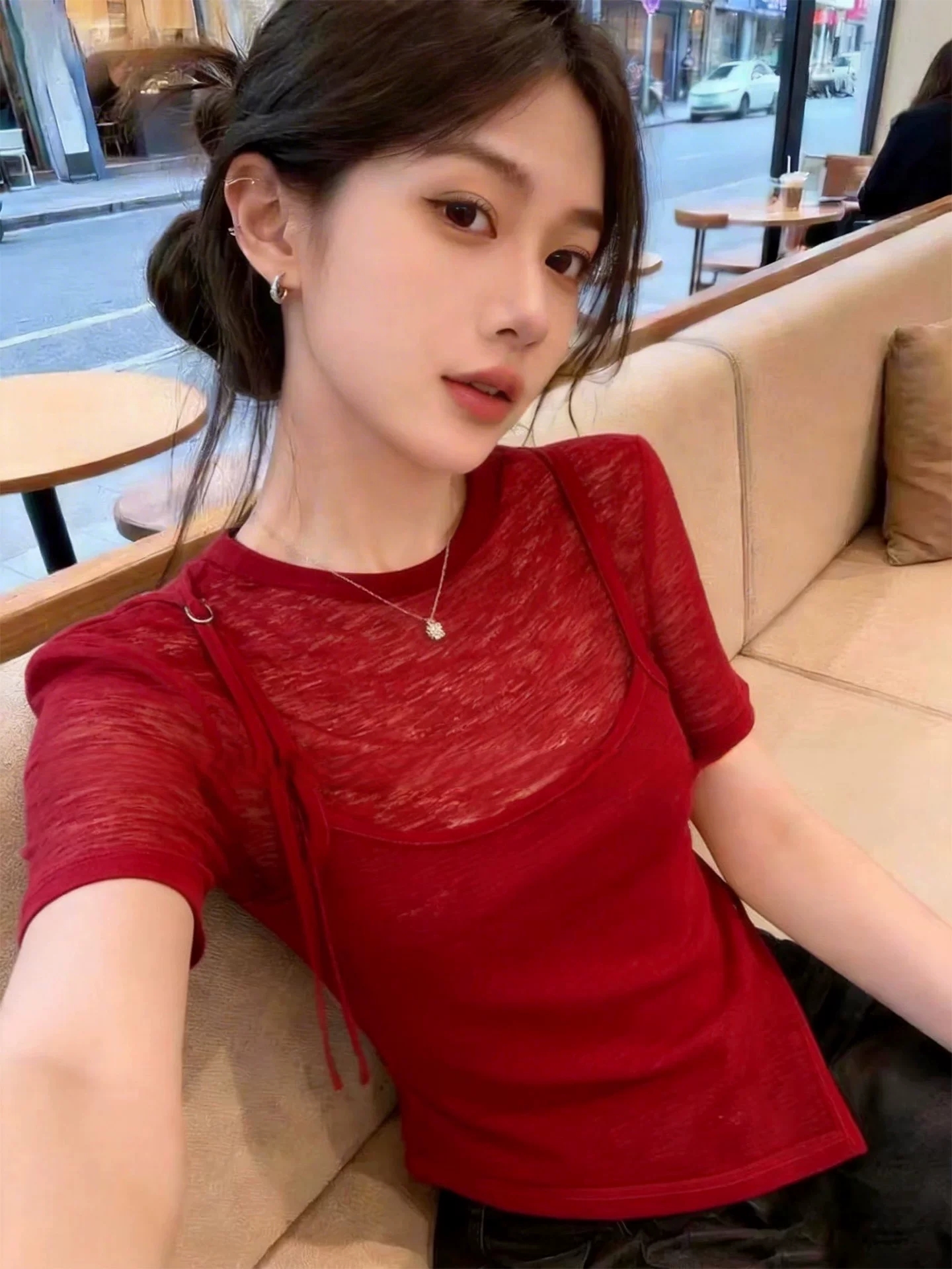 빨간색 슬립 패치워크 페이크 레이어드 반팔 티셔츠 여성 2026 여름 새로운 디자인 센스 불규칙 몸매 가꾸기 맨위