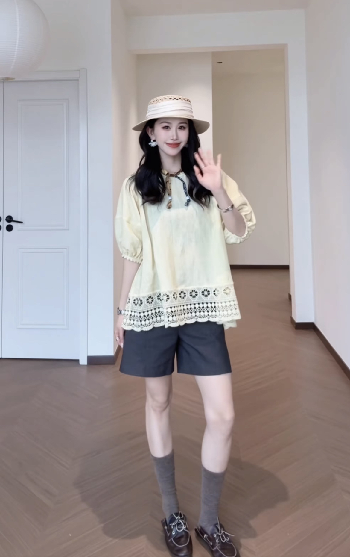 흔들어서 톤 폭발 라운드 넥 다용도 자수 맨위 반바지 세트