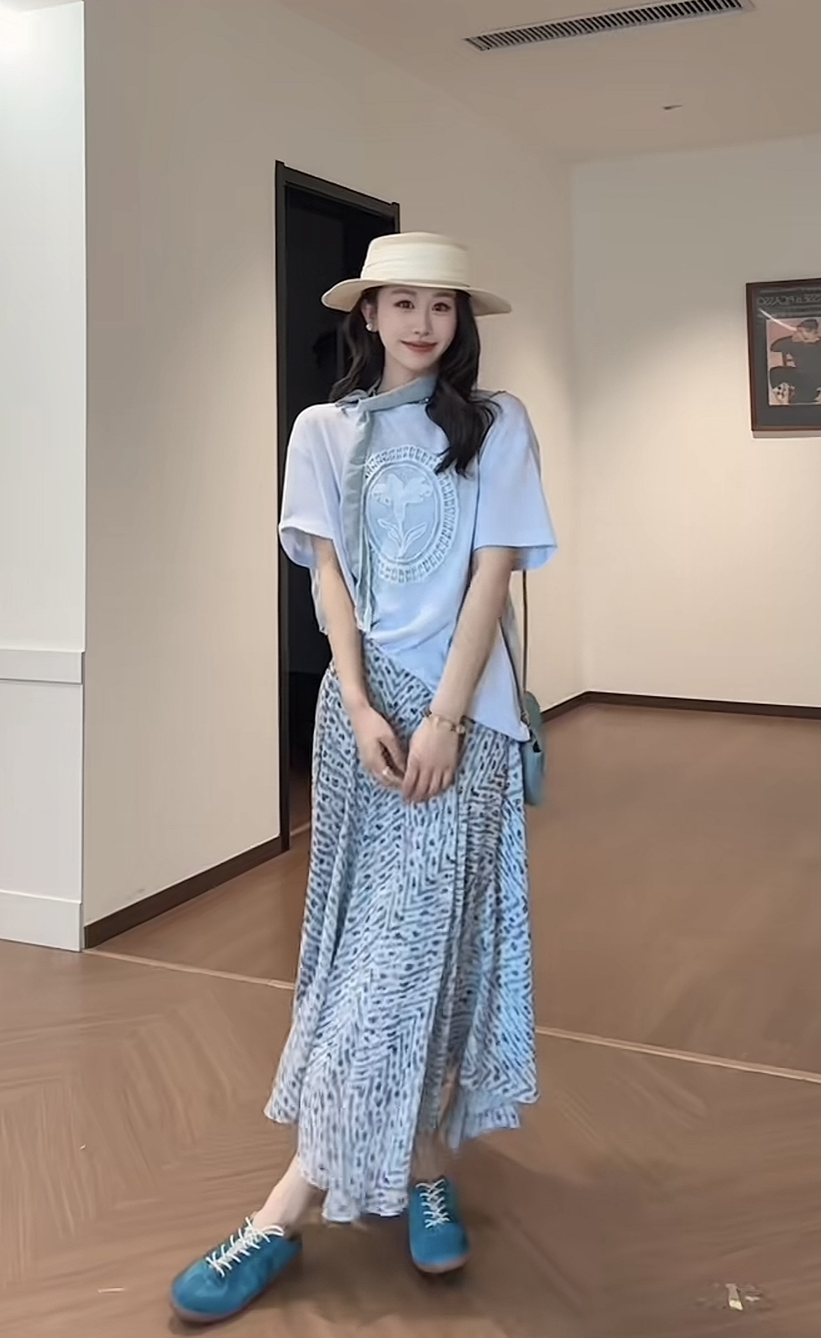 레트로 계획 여름 새로운 꽃 자카드 달콤함 품격 작은 대중 얇은 스타일 티셔츠 반팔 여성
