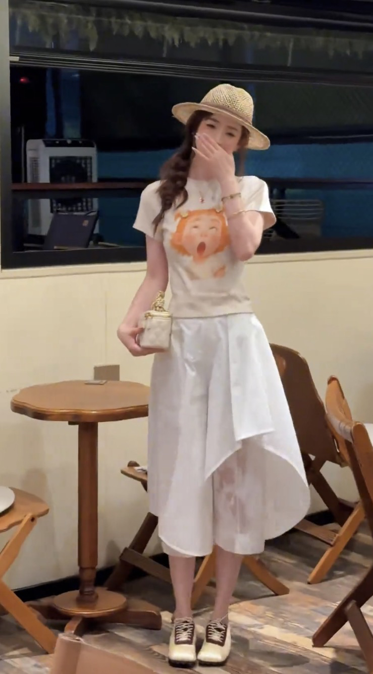여름 새로운 패션 소녀 라운드 넥 반팔 티셔츠 디자인 센스 패치워크 레이스 불규칙 밑단 7부 바지