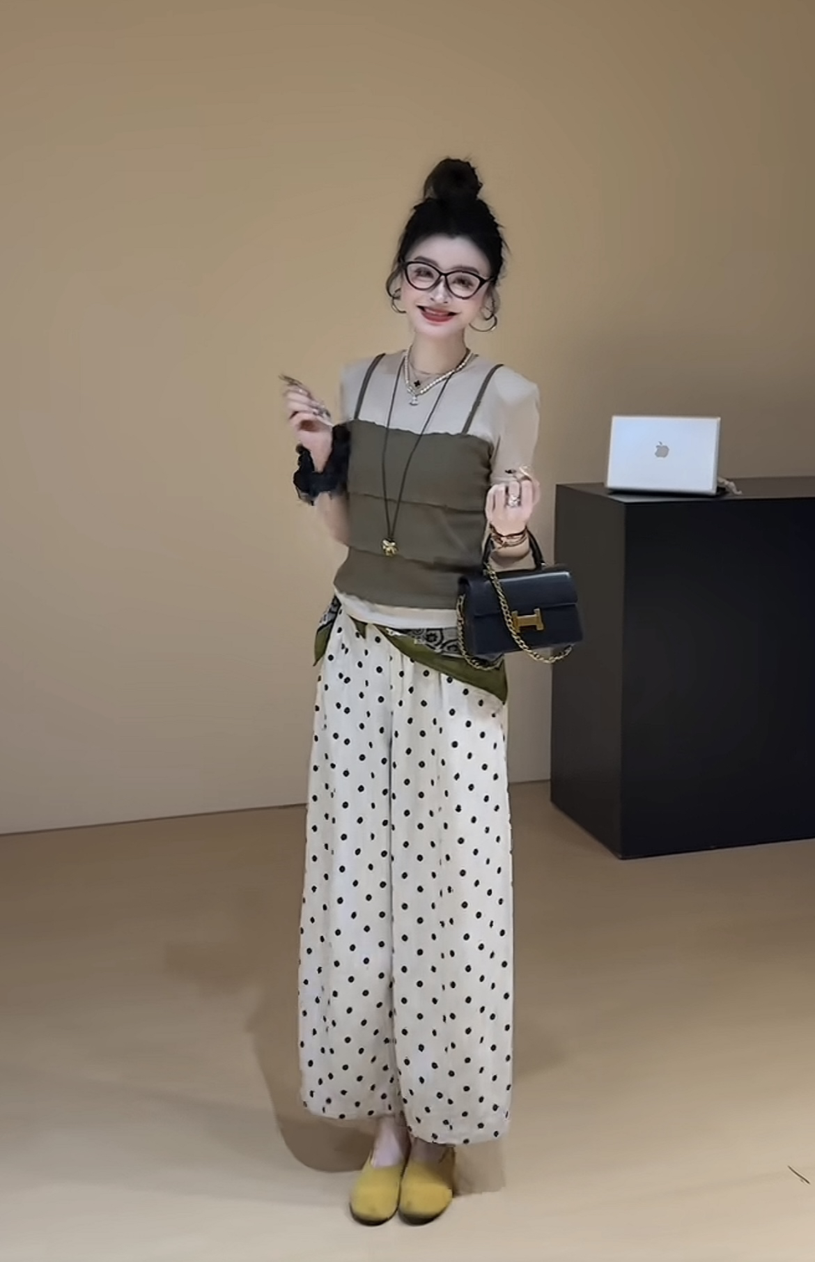 여름 작은 대중 미니멀리즘 디자인 센스 다용도 페이크 레이어드 맨위 도루 센스 도트 무늬 바지 세트