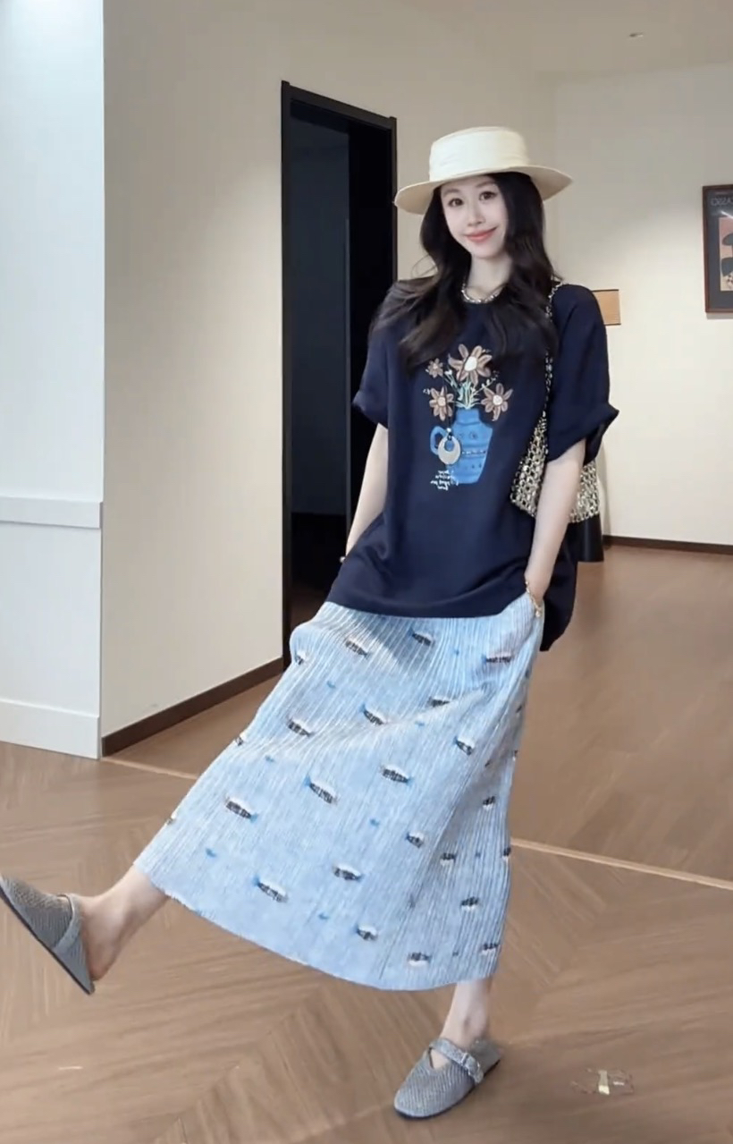 패션 다용도 라운드 넥 슬림해 보이는 연령 감소 프린트 반팔 셔츠 맨위 여성 프린트 도루 센스 반신 치마 세트