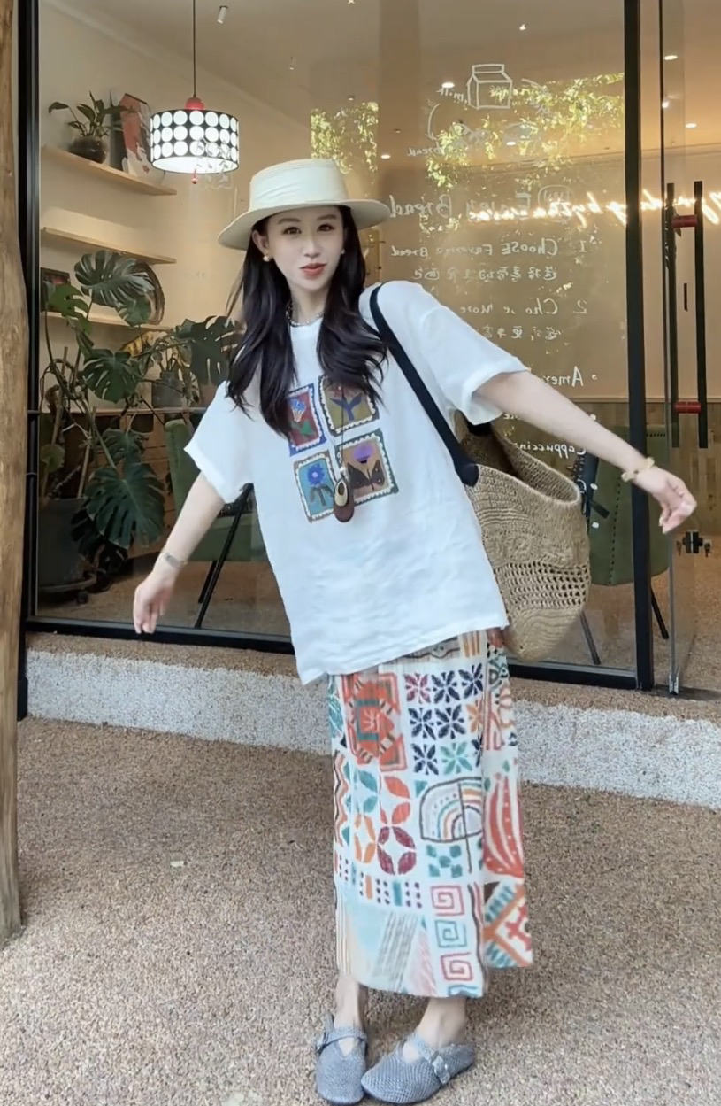 한국 스타일 루즈핏 네 궁전 그리드 만화 다용도 연령 감소 라운드 넥 반팔 맨위 레트로 품격 슬림해 보이는 반신 스커트
