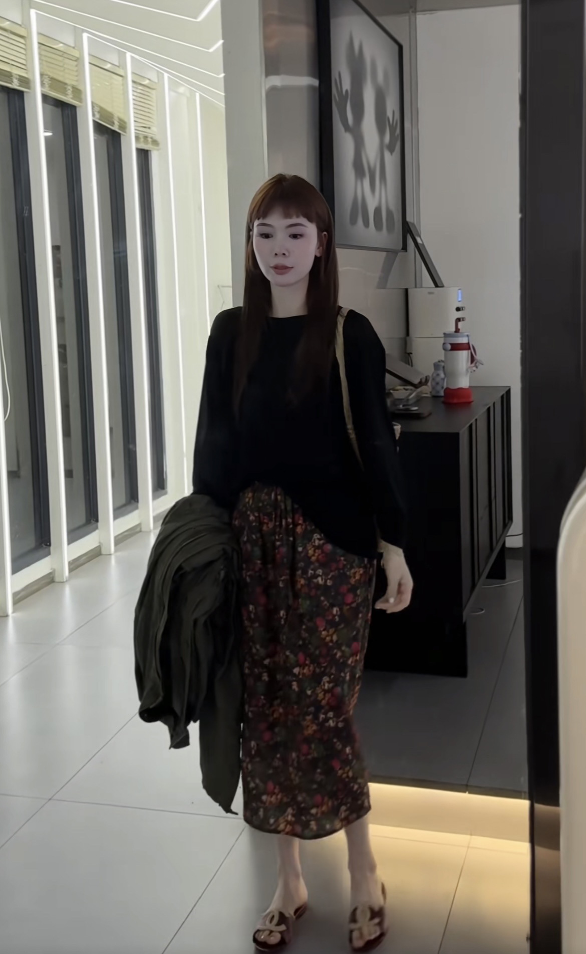 jing dian 작은 대중 섹션 여름 둘 색상 뒤로 말뚝 더미 레이스 긴팔 티셔츠 플러스 반 스커트 세트