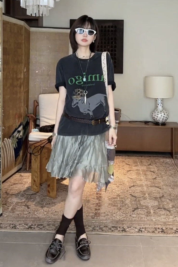 아메리칸 레트로 패션 루즈핏 다용도 반팔 티셔츠 맨위 여성 불규칙 플리츠 반신 스커트 쇼트 스타일
