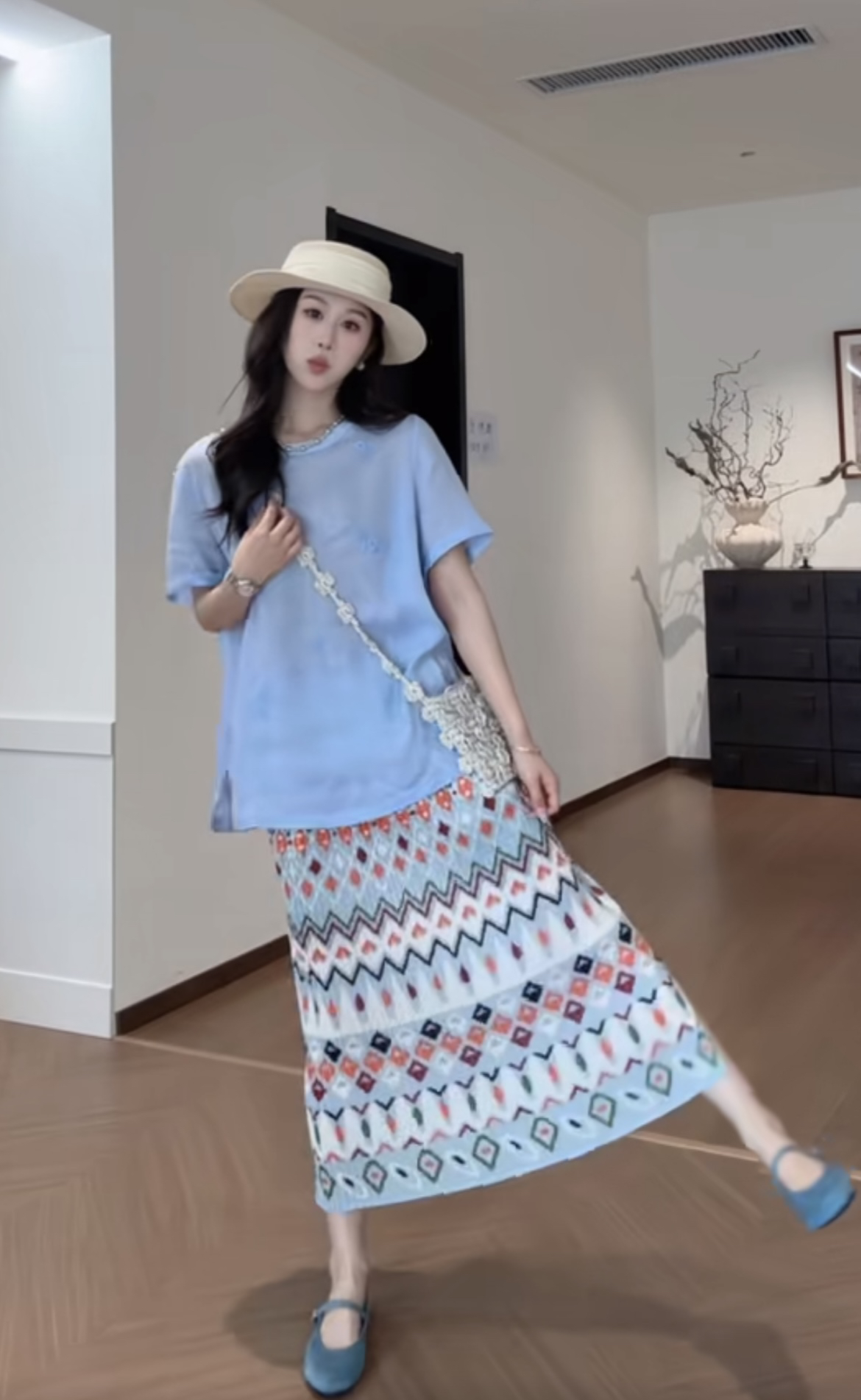 안개 산포 시간 패션 루즈핏 캐주얼 맨위 여성 디자인 센스 루즈핏 슬림해 보이는 플러스 기하학 반 스커트 세트