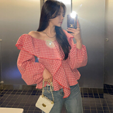 批发韩系chic复古气质露肩格纹上衣不规则荷叶边泡泡袖长袖衬<b class='q'>衣</b>