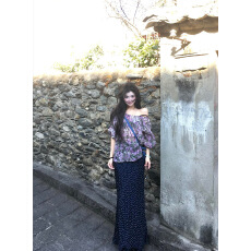 批发实拍实价  一字肩<b class='q'>碎花</b><b class='q'>衬衫</b>紫色上衣+藏青撞色开衩半裙