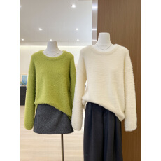 批发实拍~高级感灰色圆领毛衣女秋冬宽松软糯针织外穿上衣