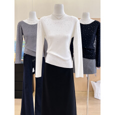 批发实拍~韩系灰色一字肩烫钻针织打底衫<b class='q'>女</b>秋冬毛衣内搭露锁骨上衣