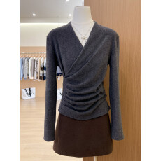 批发实拍~灰色V领上衣新实用主义韩系chic辣妹气质小衫