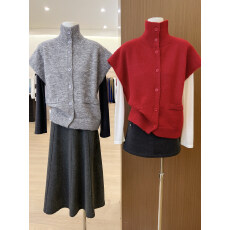 批发实拍~韩系红色高领马甲针织<b class='q'>开衫</b>外套女秋冬毛衣外搭叠穿无袖上衣