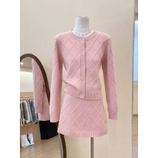 批发实拍~春装搭配一整套气质高级感粉色菱格纹毛衣半身裙针织套装女