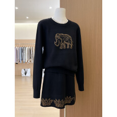 批发实拍~冬季炸街一整套衣服女装黑色烫钻针织衫毛衣短裙子两件套