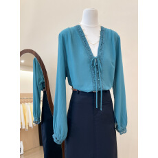 批发实拍~出片蓝色小衫<b class='q'>衬衣</b>洋气高贵系带镂空<b class='q'>衬衫</b>钩花上衣<b class='q'>女装</b>早春