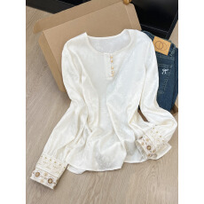 批发实拍~休闲半纽扣圆领米白色上衣春女装<b class='q'>新款</b>袖口钩花套头长袖