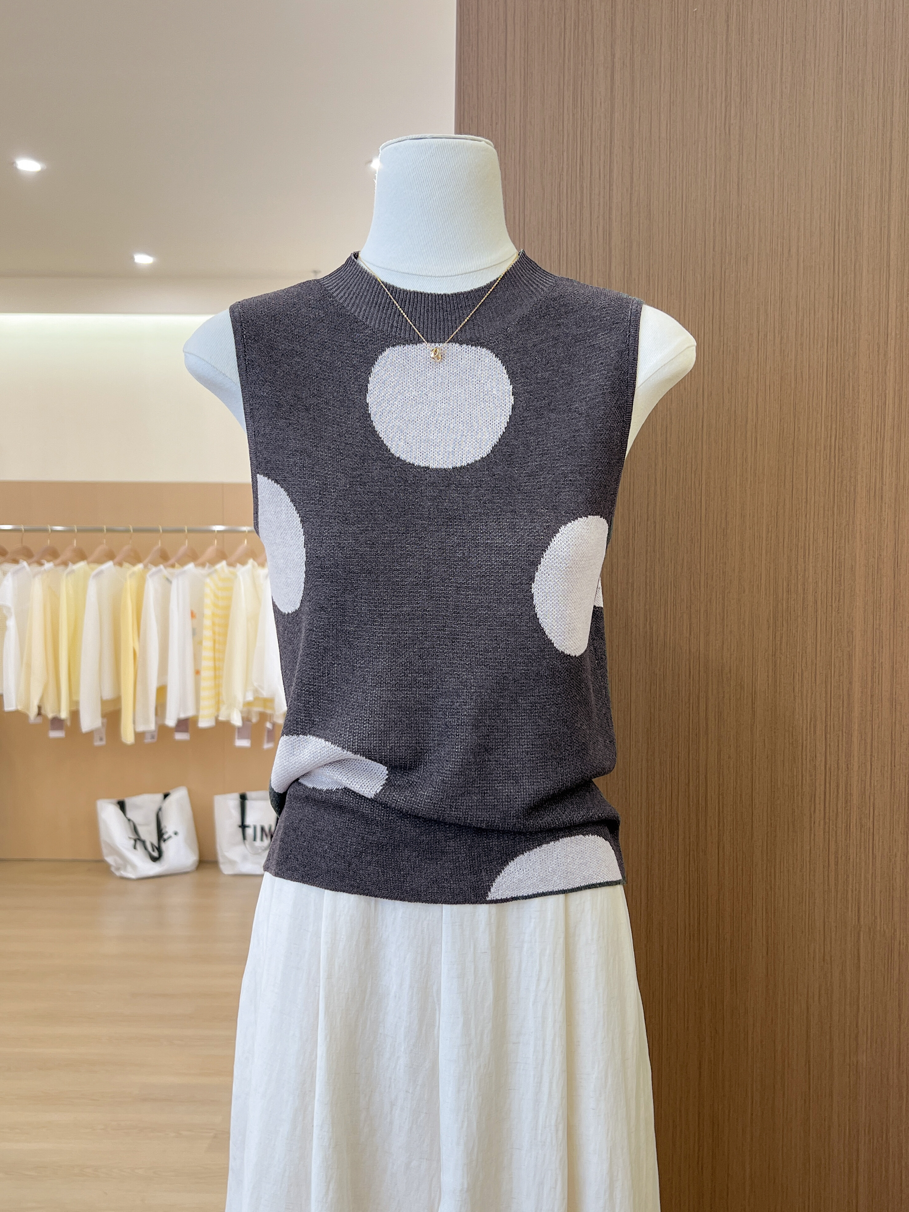 실사 고유 한 아름다운 민소매 캐미솔 여름 2026 새로운 디자인 센스 아름다운 인사이드 가져 가라. 핫걸 맨위