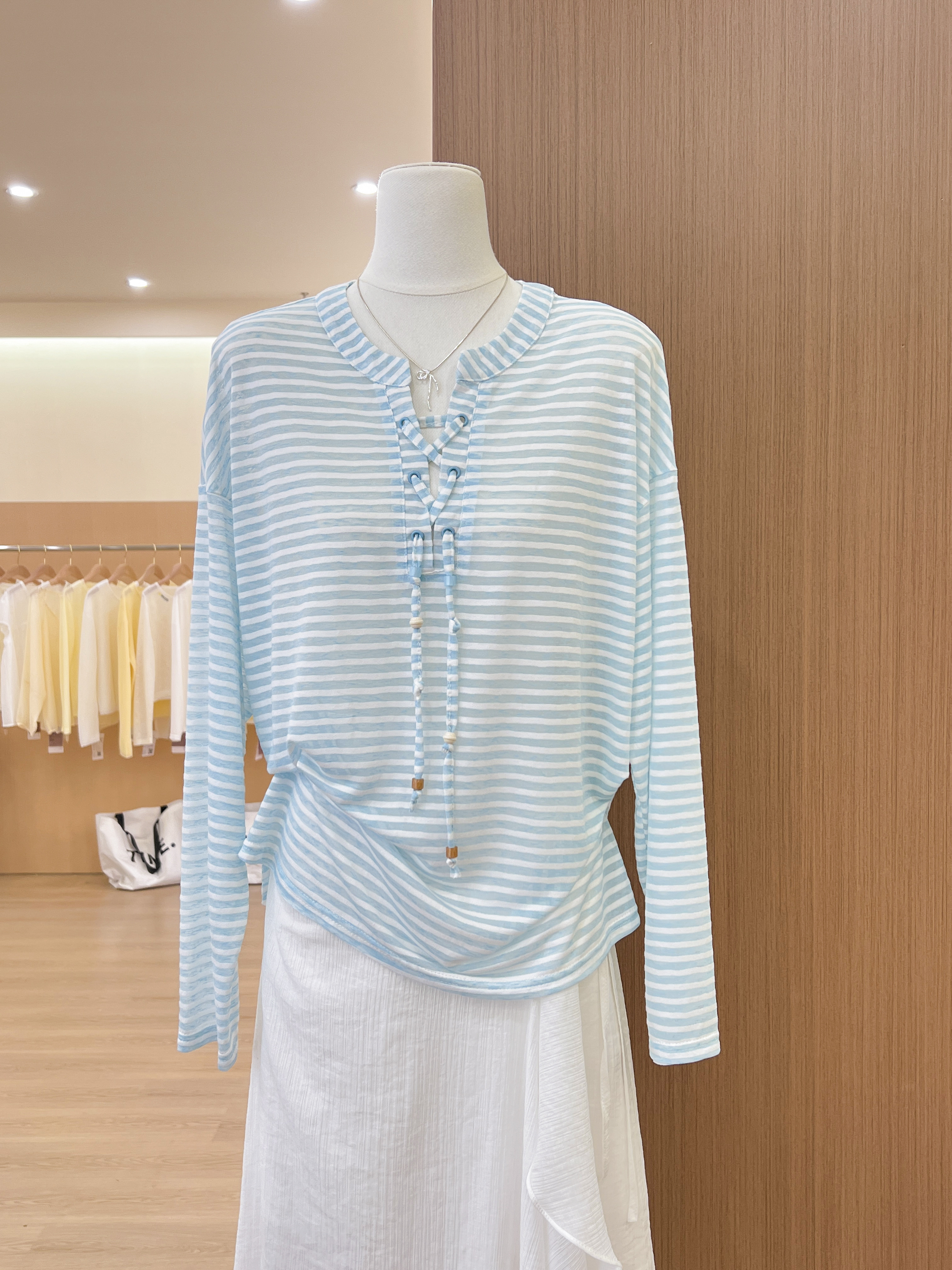 실사 한 부서 파란색 스트라이프 V넥 자외선 차단 긴팔 티셔츠 여성 여름 루즈핏 캐주얼 느긋한 바람 블라우스 맨위